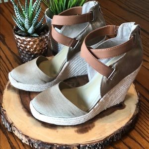 BCBGeneration wedge 8.5